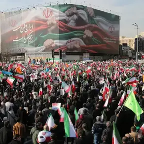 IRÁN ADVIERTE QUE ATACARÁ BASES MILITARES ESTADOUNIDENSES SI ES ATACADO