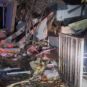 EXPLOSIÓN POR FUGA DE GAS DEJA UN LESIONADO GRAVE Y UNA VIVIENDA DESTRUIDA