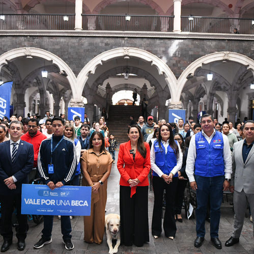 TERE JIMÉNEZ Y FUNDACIÓN TELMEX-TELCEL ENTREGAN BECAS, EQUIPOS Y APOYOS SOCIALES