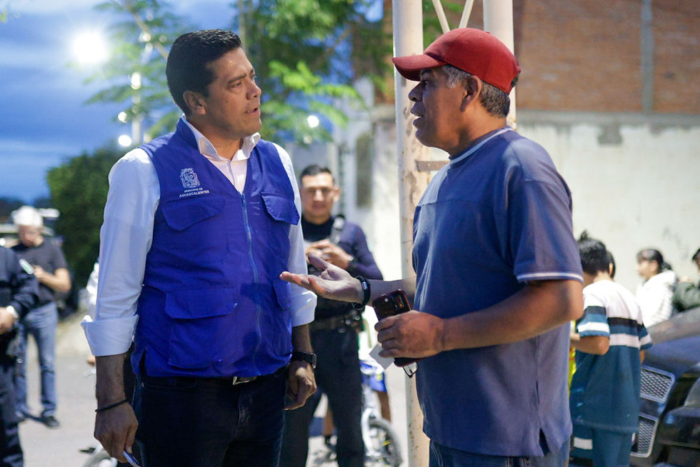 LEO MONTAÑEZ RECORRE EL FRACCIONAMIENTO PIRULES Y SUPERVISA ATENCIÓN A NECESIDADES DE VECINOS