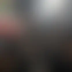 DECENAS DE CADÁVERES SON APILADOS FUERA DE UNA MORGUE EN MEDIO DE PROTESTAS CONTRA EL GOBIERNO