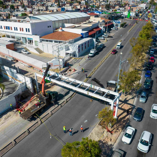 IMPULSA LEO MONTAÑEZ NUEVOS PROYECTOS DE REHABILITACIÓN DE VIALIDADES Y CONSTRUCCIÓN DE PUENTE PEATONAL