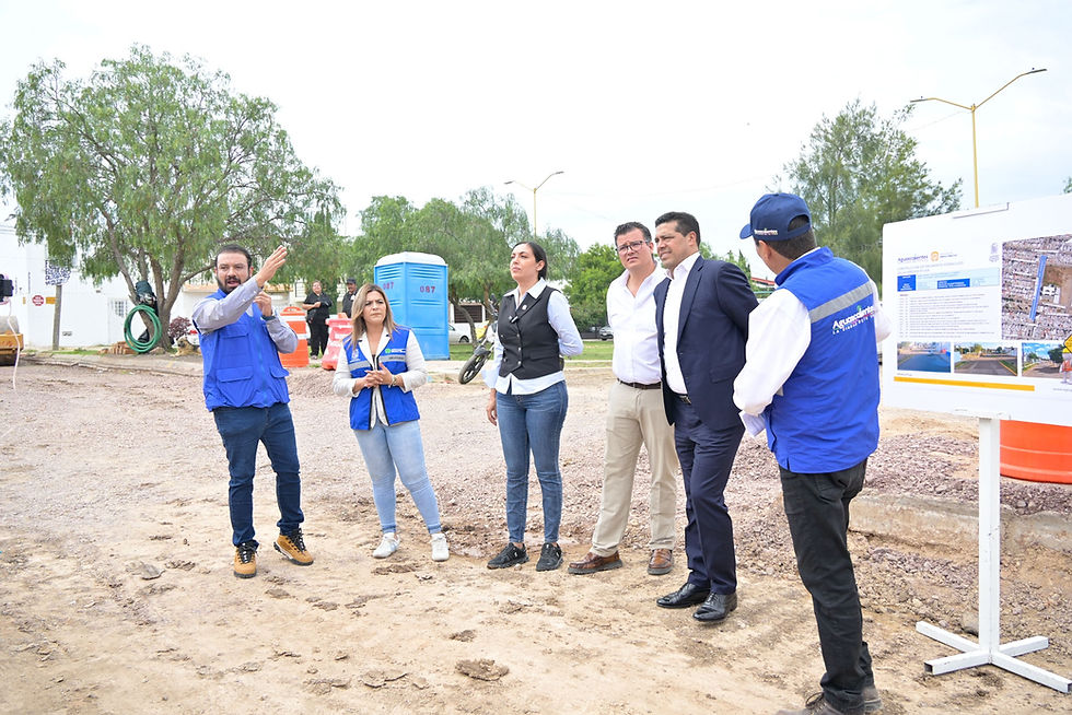SUPERVISA LEO MONTAÑEZ PAVIMENTACIÓN CON CONCRETO HIDRÁULICO EN CALLE VIÑEDOS RIVIER