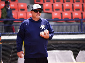 RIELEROS DESPIDE A SU MANAGER Y DERROTA A LOS TOROS