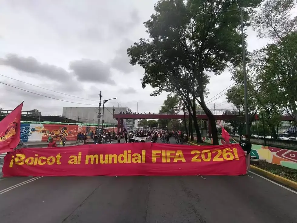 POLICÍAS FRENAN MARCHA DE LA CNTE QUE SE DIRIGÍA AL ESTADIO CIUDAD DE MÉXICO
