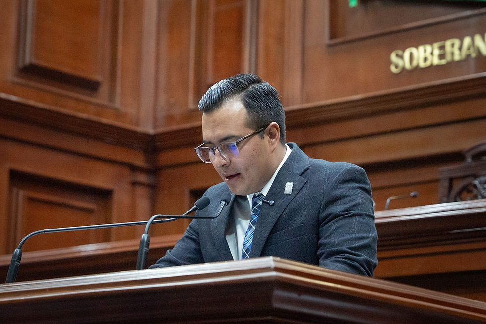 PROPONE ROY CERVANTES FECHAS LÍMITES PARA QUE UNIVERSIDADES ENTREGUEN TÍTULOS A TIEMPO