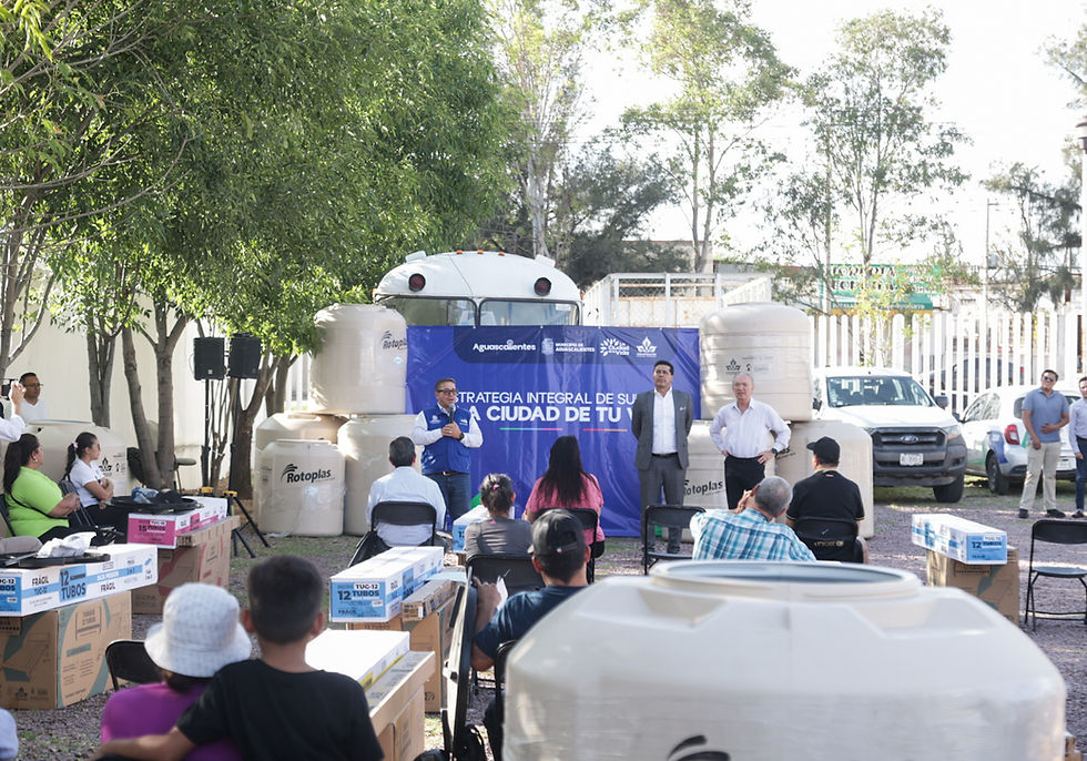 ENCABEZA LEO MONTAÑEZ ENTREGA DE SUBSIDIOS DE LA ESTRATEGIA LA CIUDAD DE TU VIDA