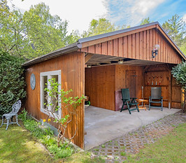 ferienhaus-kaufen-sandkiefer-zinnowitz-usedom-carport-schuppen-meerflair-immobilien.jpg