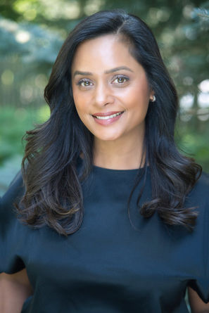 Dark hair, woman, smile, pretty, headshot