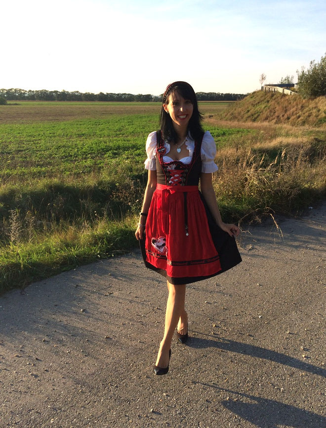 DIRNDL IN ROT/SCHWARZ