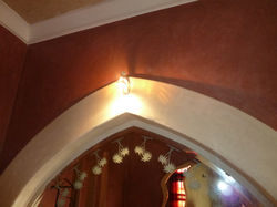 Pointed arch surrounding the mirror