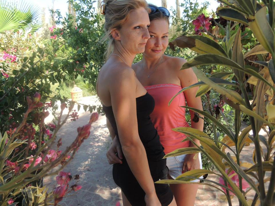 Duo dans jardin