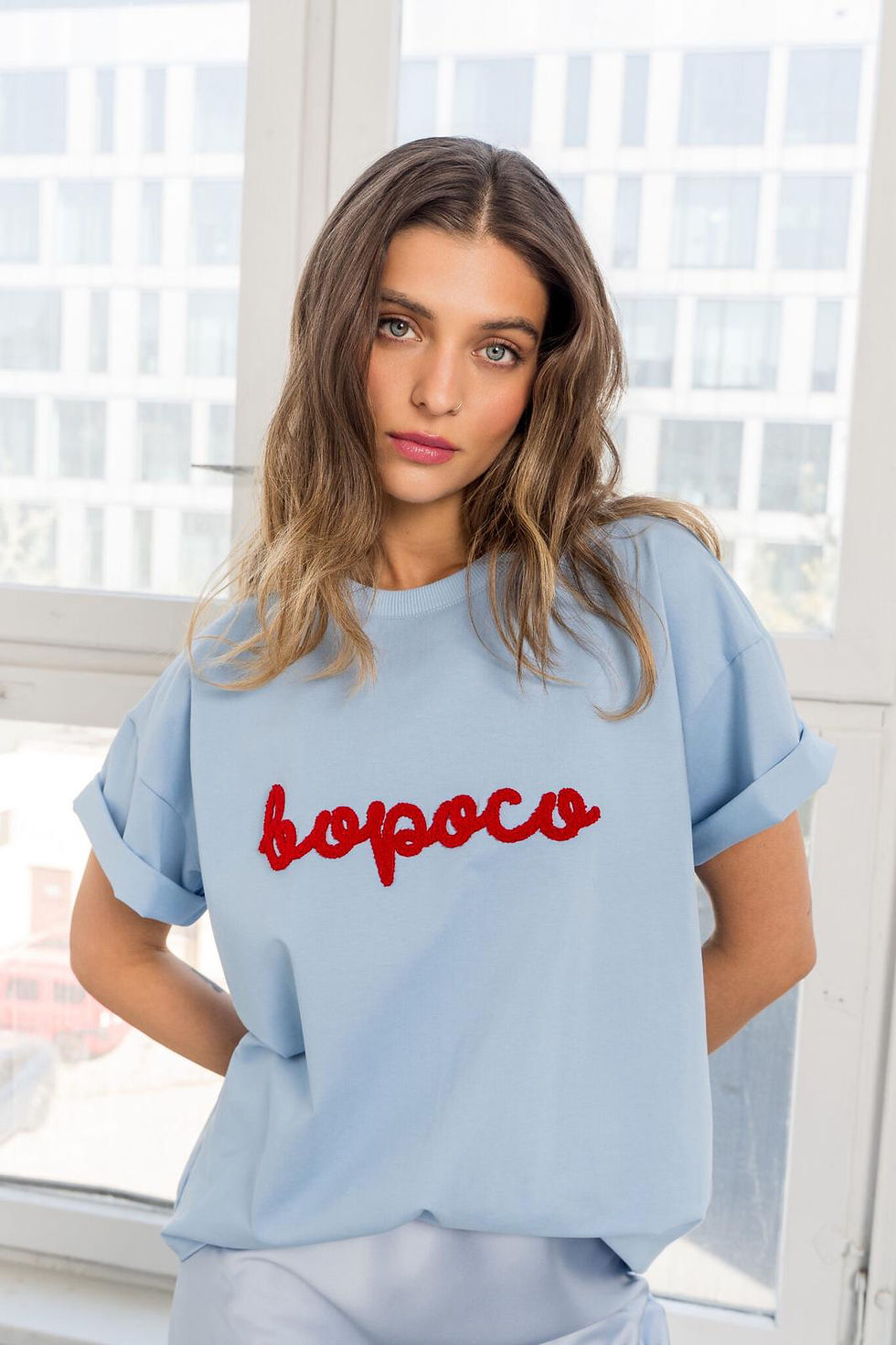 Miniatura: T-SHIRT BOPOCO NIEBIESKI Z CZERWONYM HAFTEM