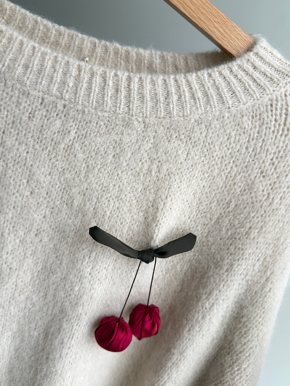 Broszka wiśnie atłasowe 