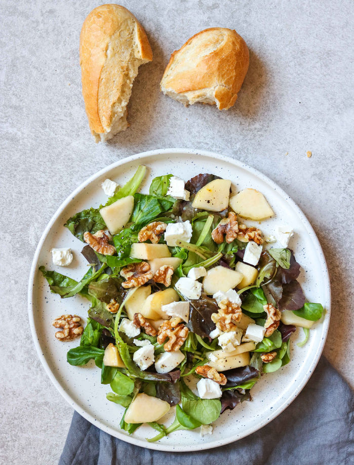 Recipe - Goats Cheese, Pear & Walnut Salad