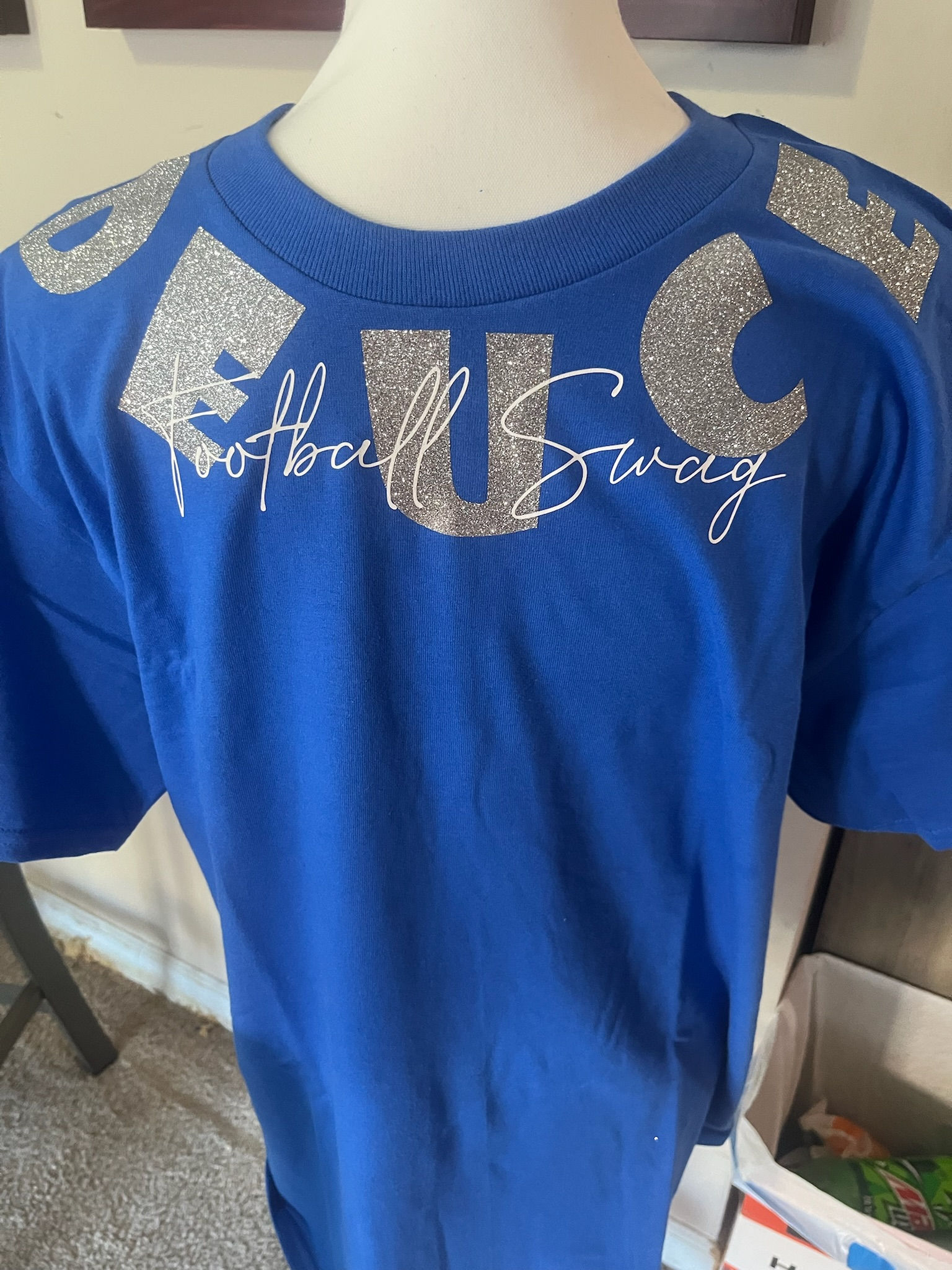Royal blue short sleeve t shirt size L deuce curved logo