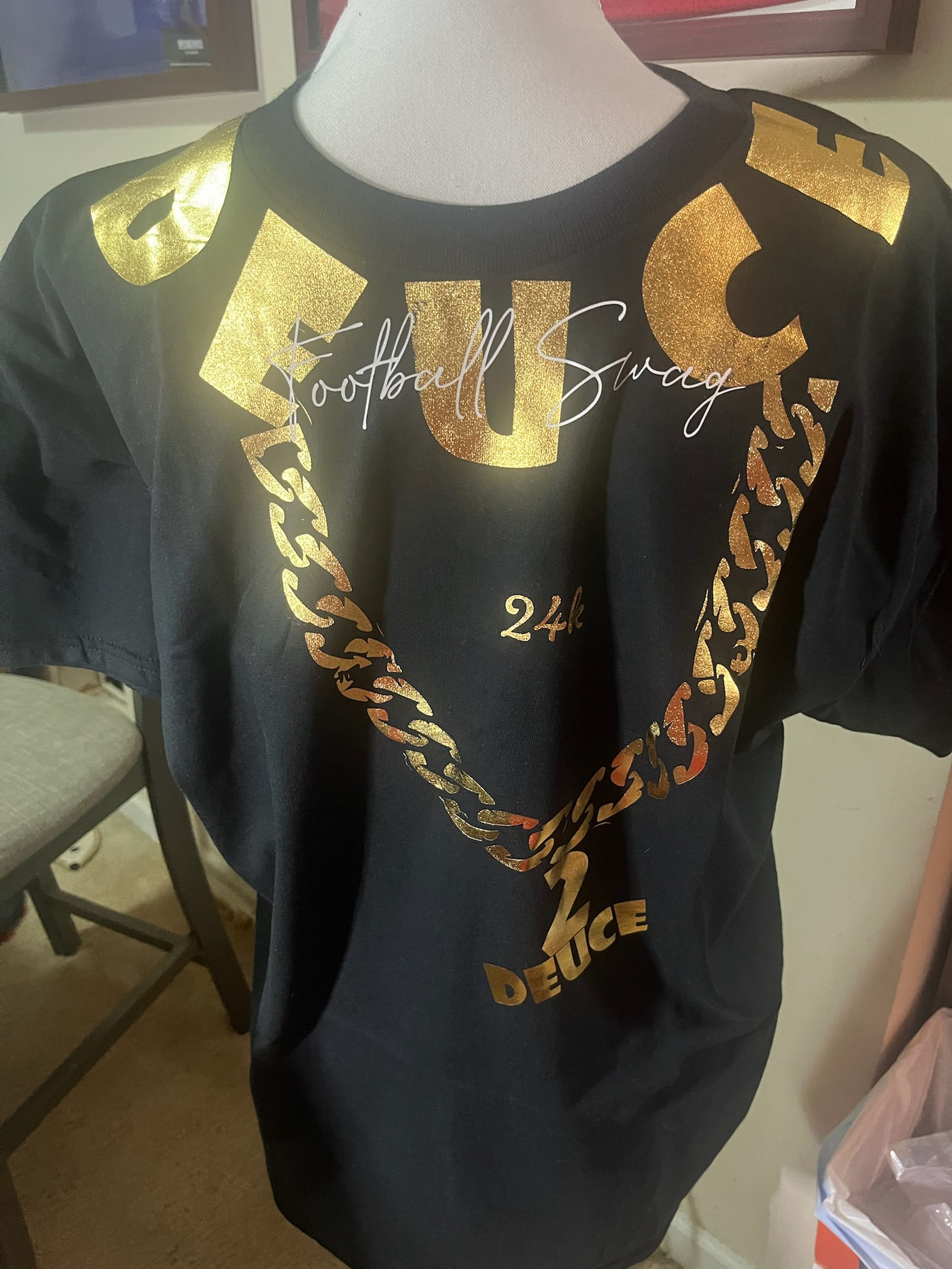 Black short sleeve t shirt with rally chain  design size L