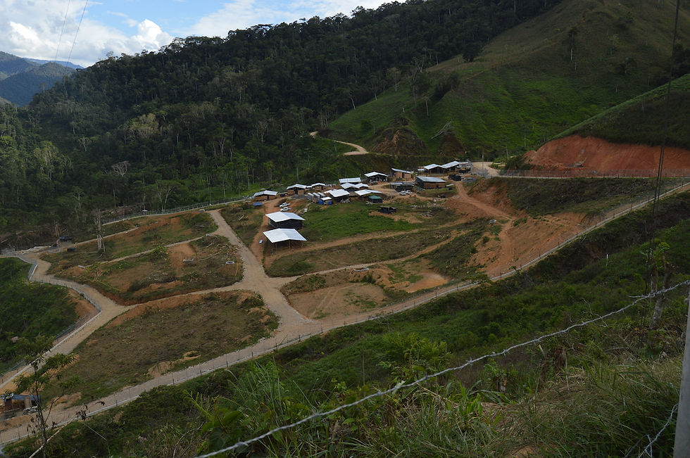 Panorámica del campamento minero de la empresa chia EXSA, asentado donde era la comunidad de Nankints. Foto: Lalo Calle.