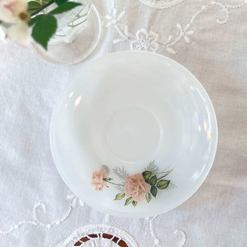 サムネイル： vintage alcopal milk glass tea cup & saucer