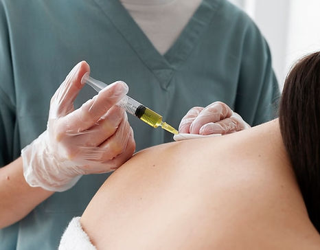 side-view-healthcare-professional-injecting-neck_23-2149404727.jpg_uid=R200206467&ga=GA1.1