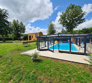 piscine chauffée à coté de votre logement !