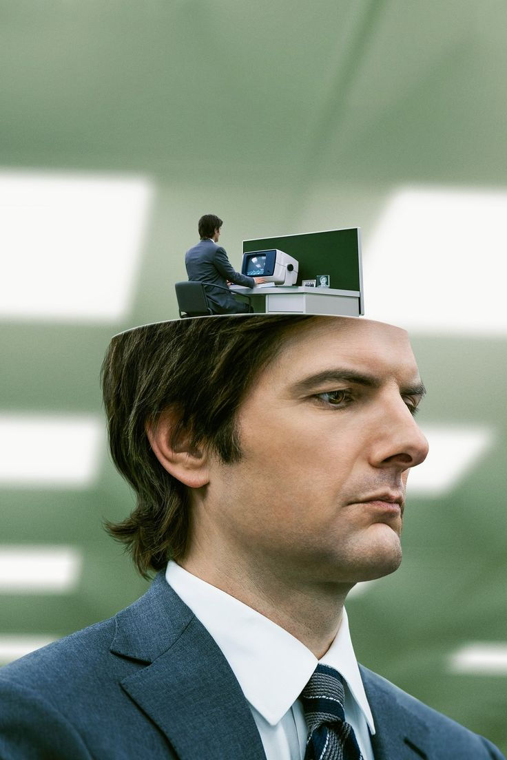 In de serie Severance, zien we dat de werknemers compleet worden afgesneden van hun persoonlijk leven buiten werk (vanwege bedrijfsgeheimen). Zodat er een nieuwe persoonlijkheid ontstaat op de werkvloer - deze schone lei wordt gebruikt om de ideale werknemer te vormen