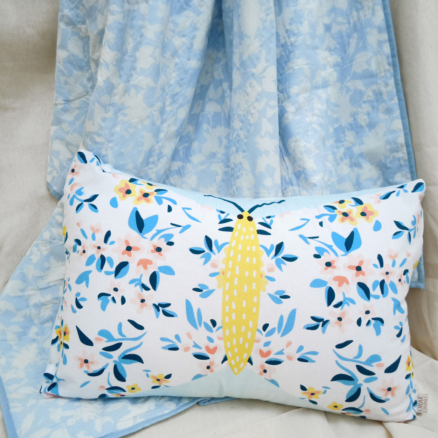 BLOOMING BUTTERFLY - Bedding Pillow