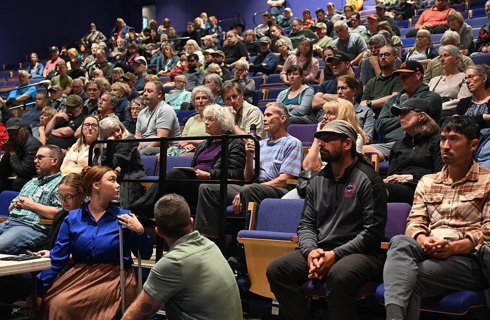Juneau residents ask questions to representatives from the U.S. Army Corps of Engineers Civil Works Branch Alaska District at Thunder Mountain Middle School on Wednesday, July 30, 2025. (Jasz Garrett / Juneau Independent)