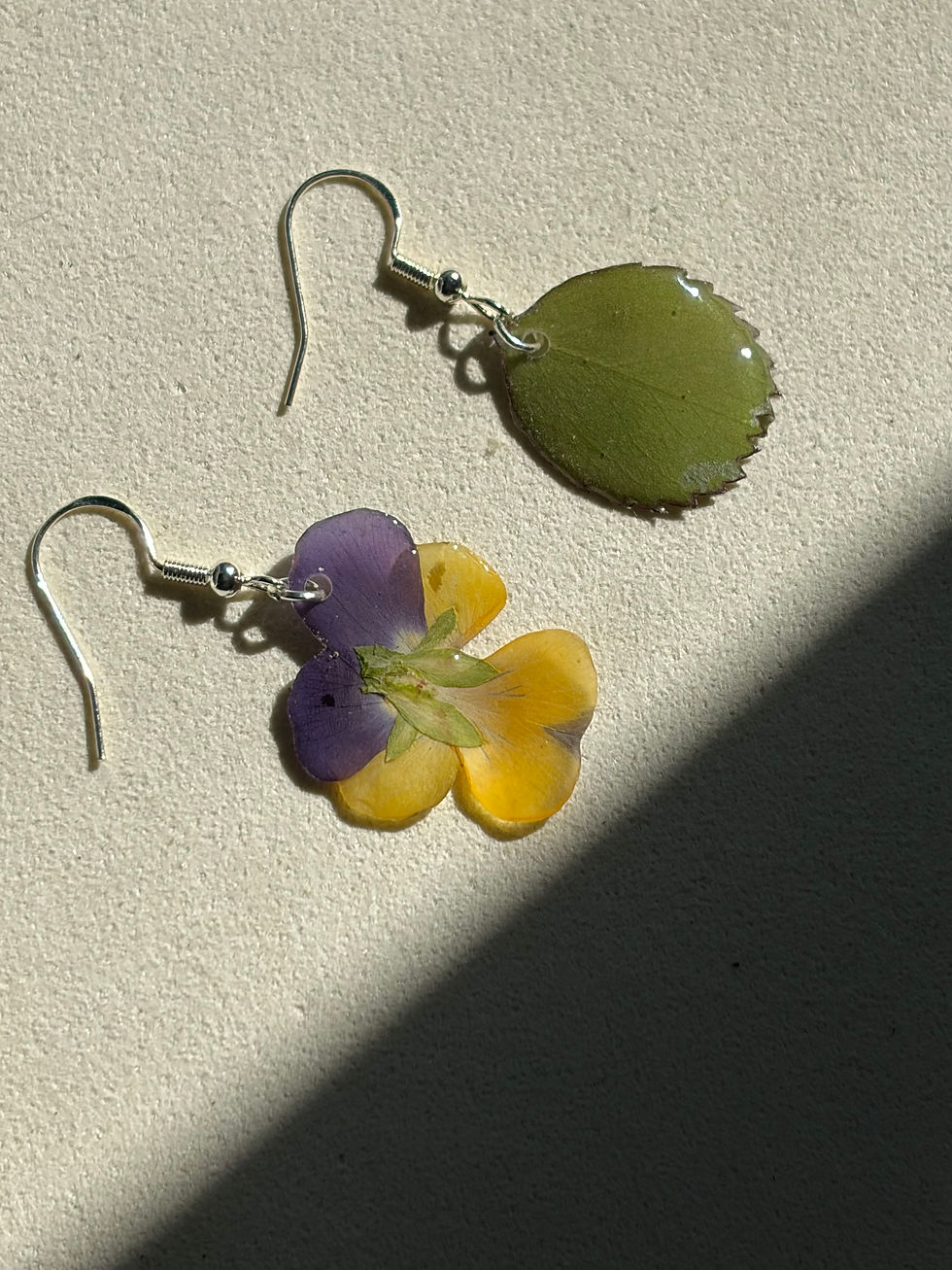 Miniature : Boucles d'oreilles "Petite SN Duo pensée bicolore"