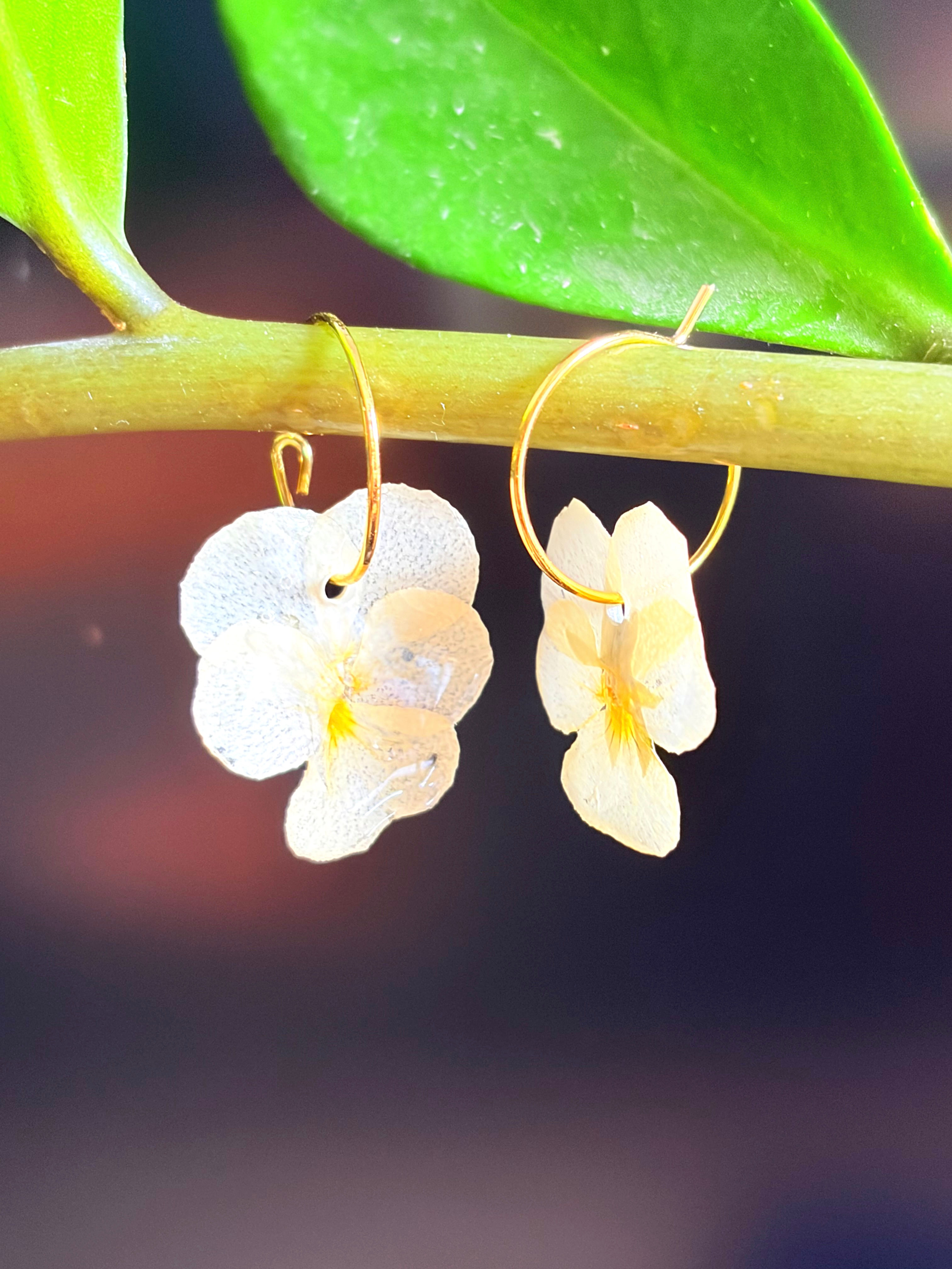 Boucles d'oreilles "Petite SN blanche"