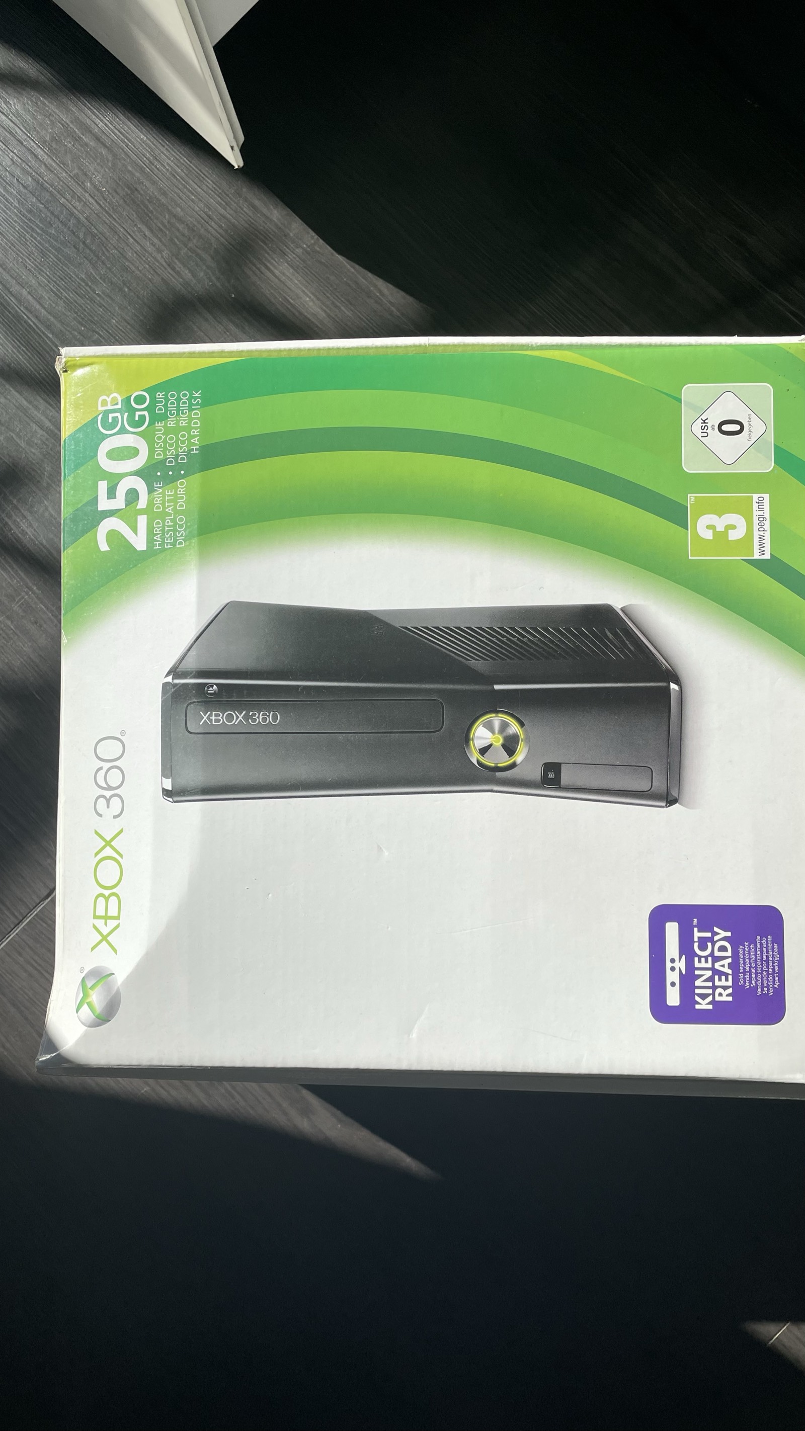 மைக்ரோசாப்ட் எக்ஸ்பாக்ஸ் 360 250GB கேமிங் கன்சோல்