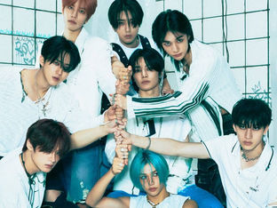 Em "ROCK-STAR", Stray Kids chuta a cara de boygroups e não abandona identidade no comeback