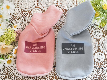 スウェットプルパーカー(インバーテッドロゴプリント)入荷