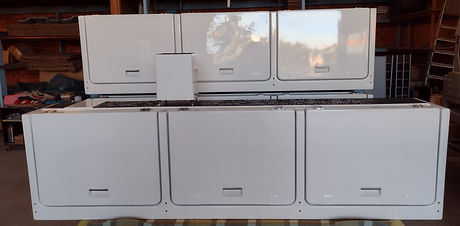 Armário para linha viva, com acesso a cesto. Lx AxP(2580x700x427), com pintura PU branco.