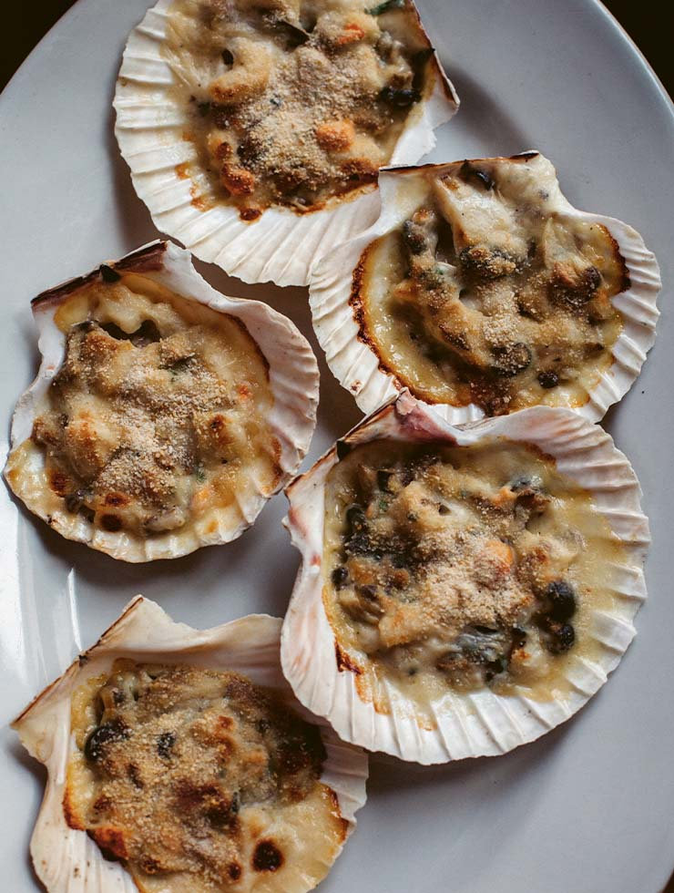 Gratin scallops with mushrooms
