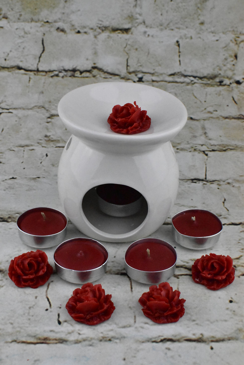 Tealight holder with tealights and melts - red color