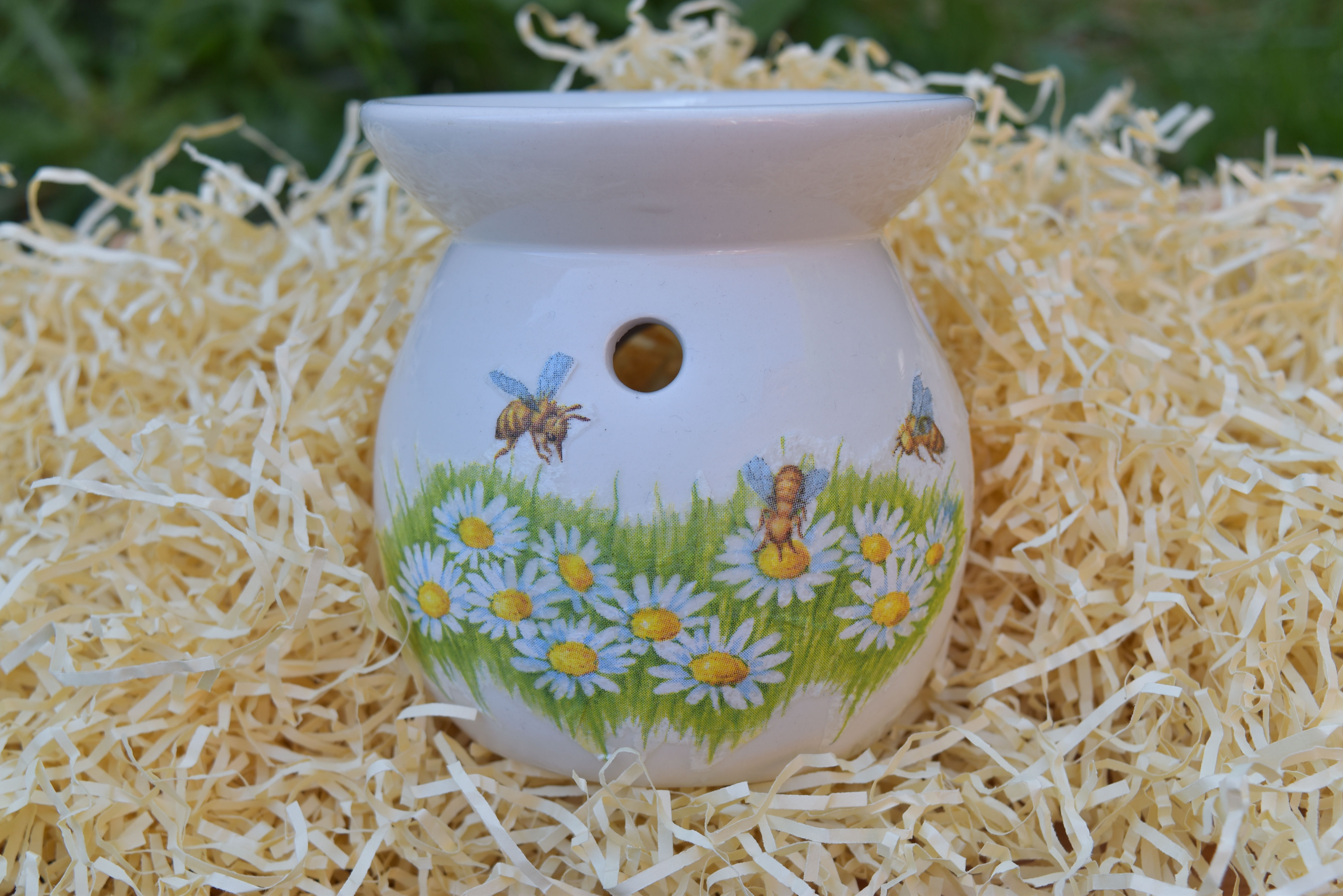 Hand decorated wax melt burner / tealight holder - Flowering field with bees