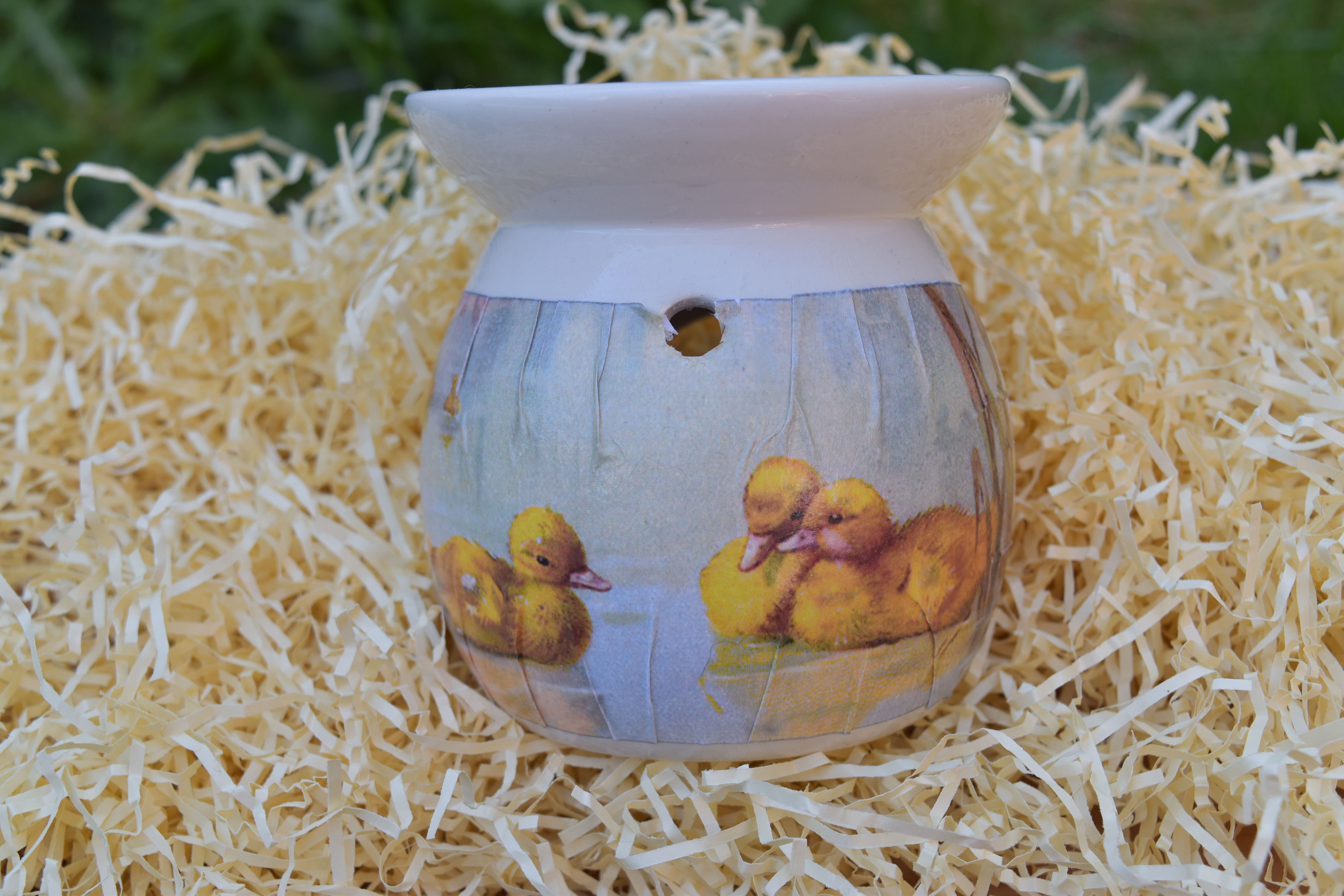 Hand decorated wax melt burner / tealight holder - Ducklings in the pond