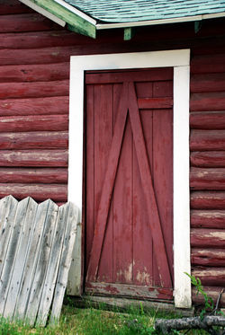 Barn Red