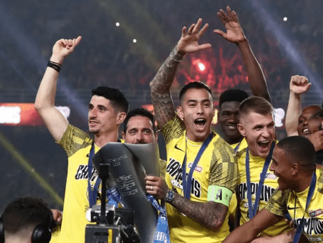 Συγκλονιστικός Αραούχο. Με περιβραχιόνιο για τον Άλκη στην απονομή του πρωταθλήματος!