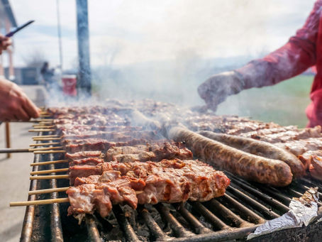 Φέτος στη ‘βασίλισσα’ η Τσικνοπέμπτη… έπεσε Τετάρτη!