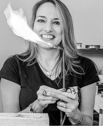 Julie Sanford headshot (2023_03_03 01_14_20 UTC) (2).png