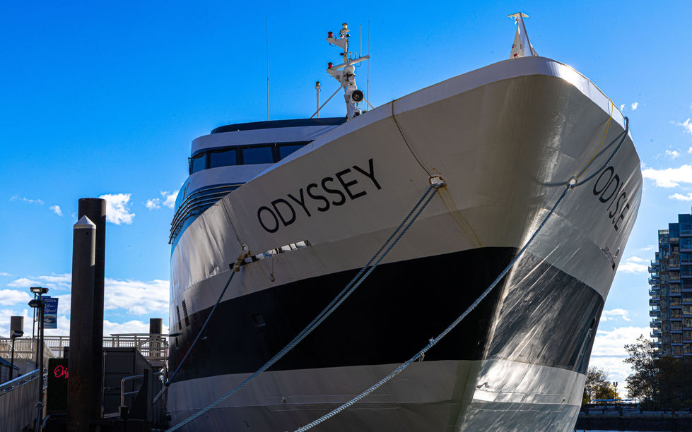 Boston, Rowes Wharf, Ship