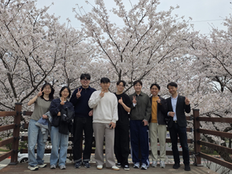 EM3 Lab spring outing to see the cherry blossoms 🌸
