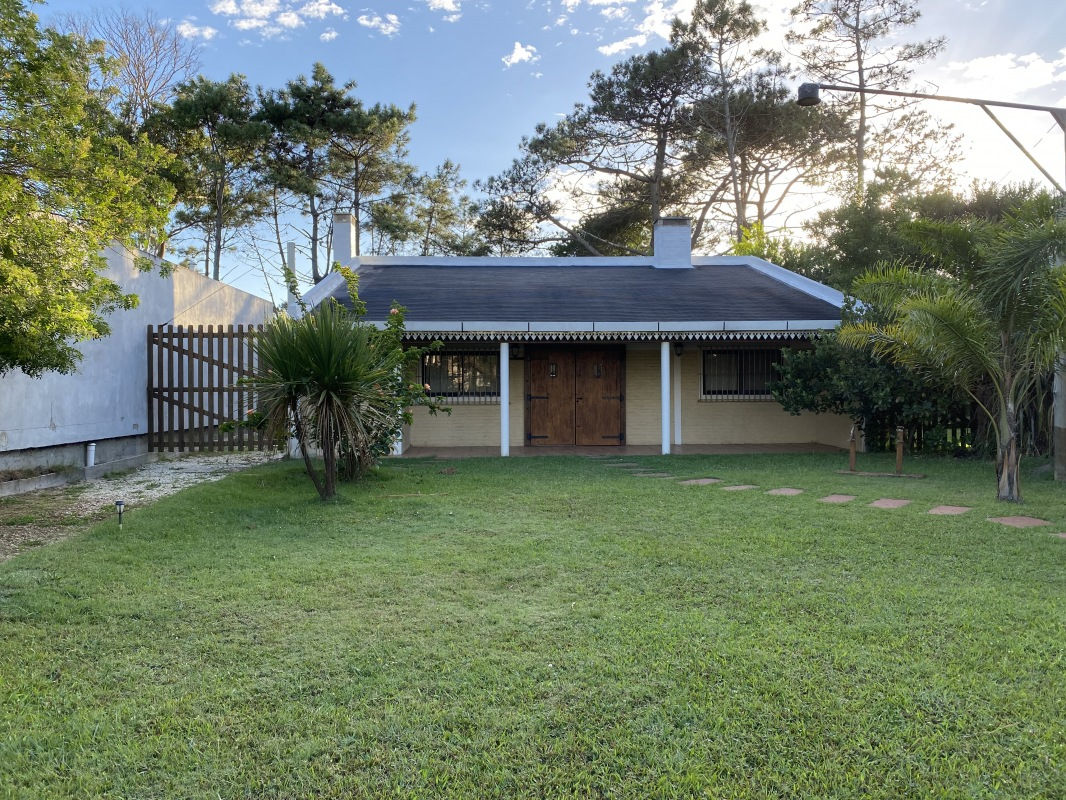 LOS CEIBOS E/AV CENTRAL y ALGARROBO - LA PALOMA - URUGUAY