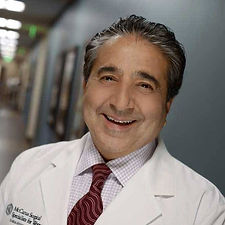 Photo-Dr-McCarus-2-uai-566x566.jpeg