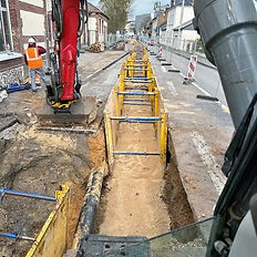 Travaux de voirie, pose de canalisations en route