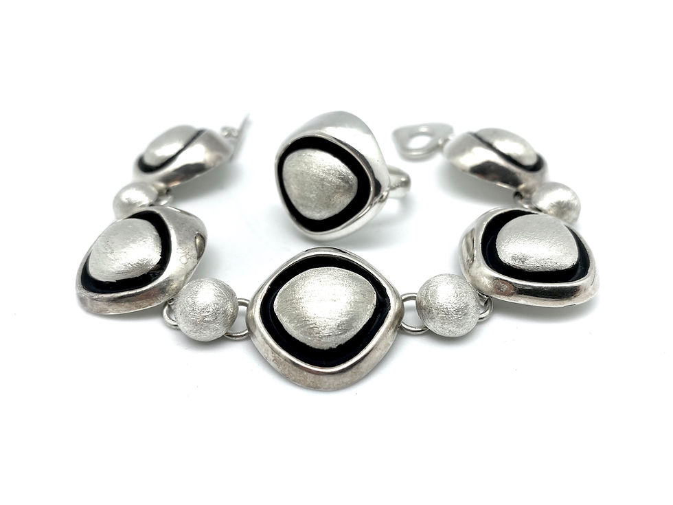 Thumbnail: Frost Trio