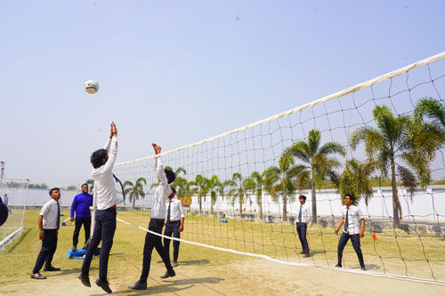 students-playing-volleyball