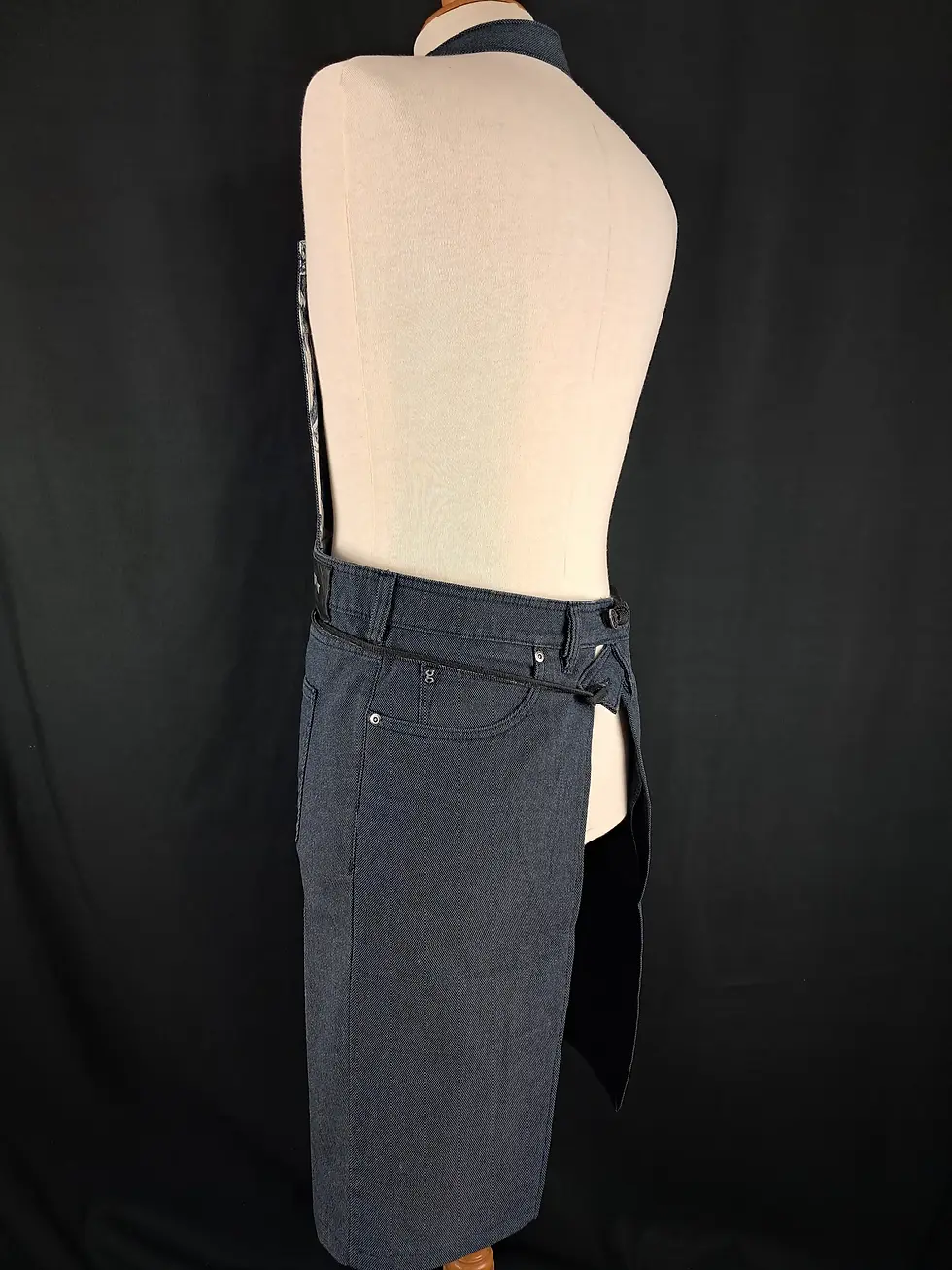 Miniature : Tablier jean texturé bleu aux orthensias
